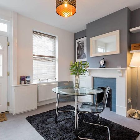 Ashton House - Stylish 2 Bedroom House, Close To Luton Town Center & Airport Kültér fotó
