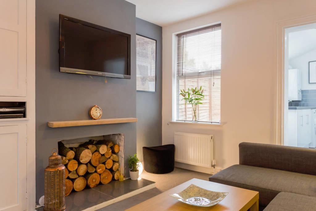 Ashton House - Stylish 2 Bedroom House, Close To Luton Town Center & Airport Kültér fotó