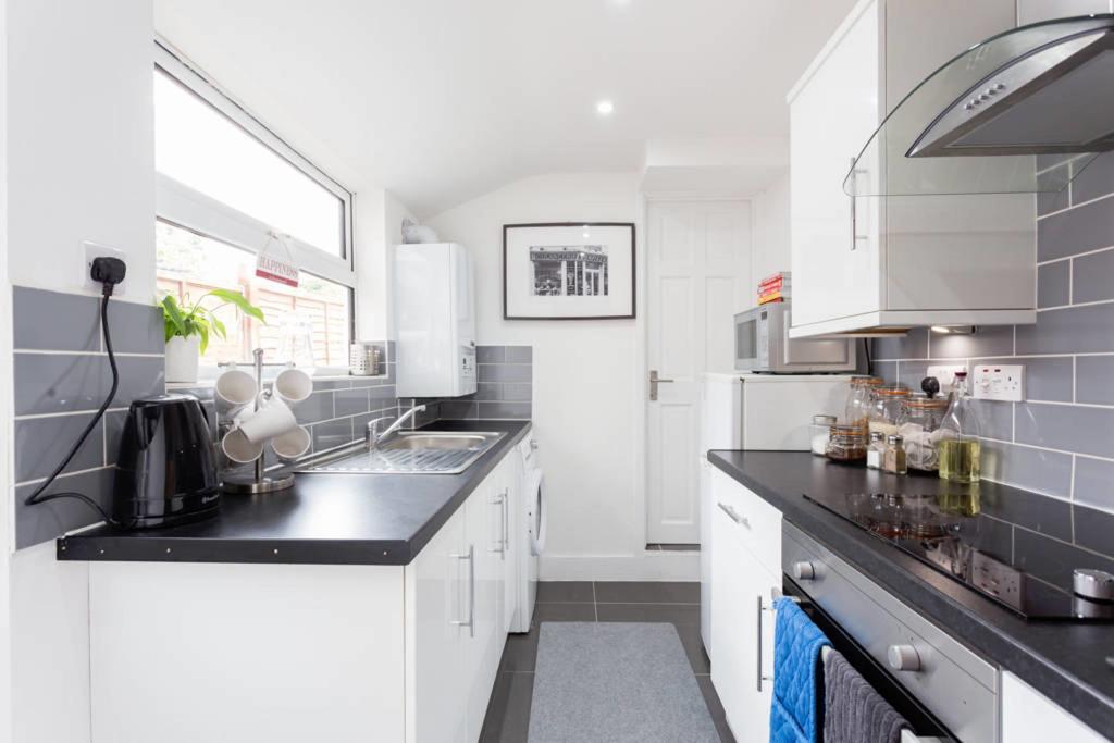 Ashton House - Stylish 2 Bedroom House, Close To Luton Town Center & Airport Kültér fotó