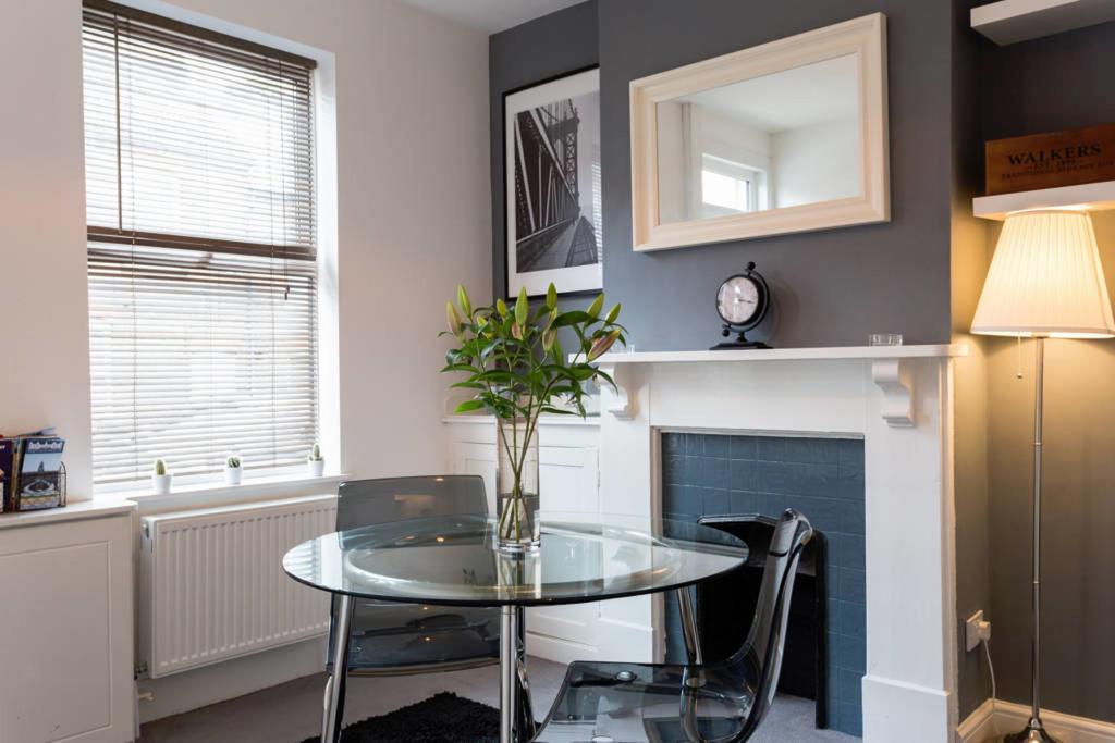 Ashton House - Stylish 2 Bedroom House, Close To Luton Town Center & Airport Kültér fotó