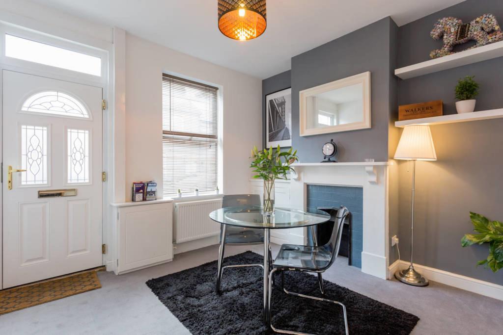 Ashton House - Stylish 2 Bedroom House, Close To Luton Town Center & Airport Kültér fotó