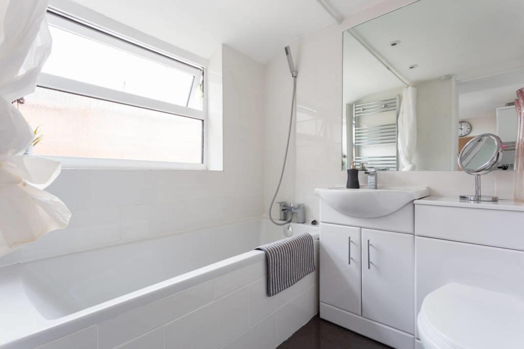 Ashton House - Stylish 2 Bedroom House, Close To Luton Town Center & Airport Kültér fotó